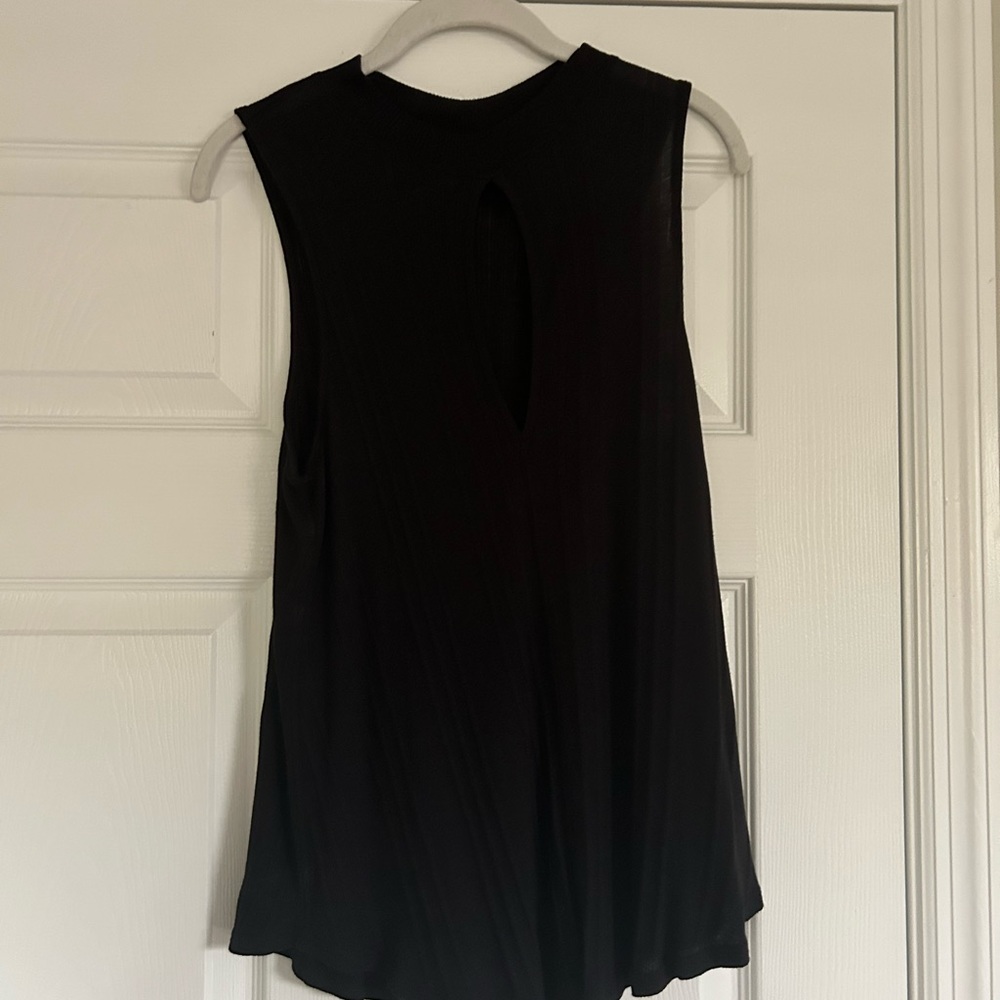 Free People key hole top. - Picture 2 of 2